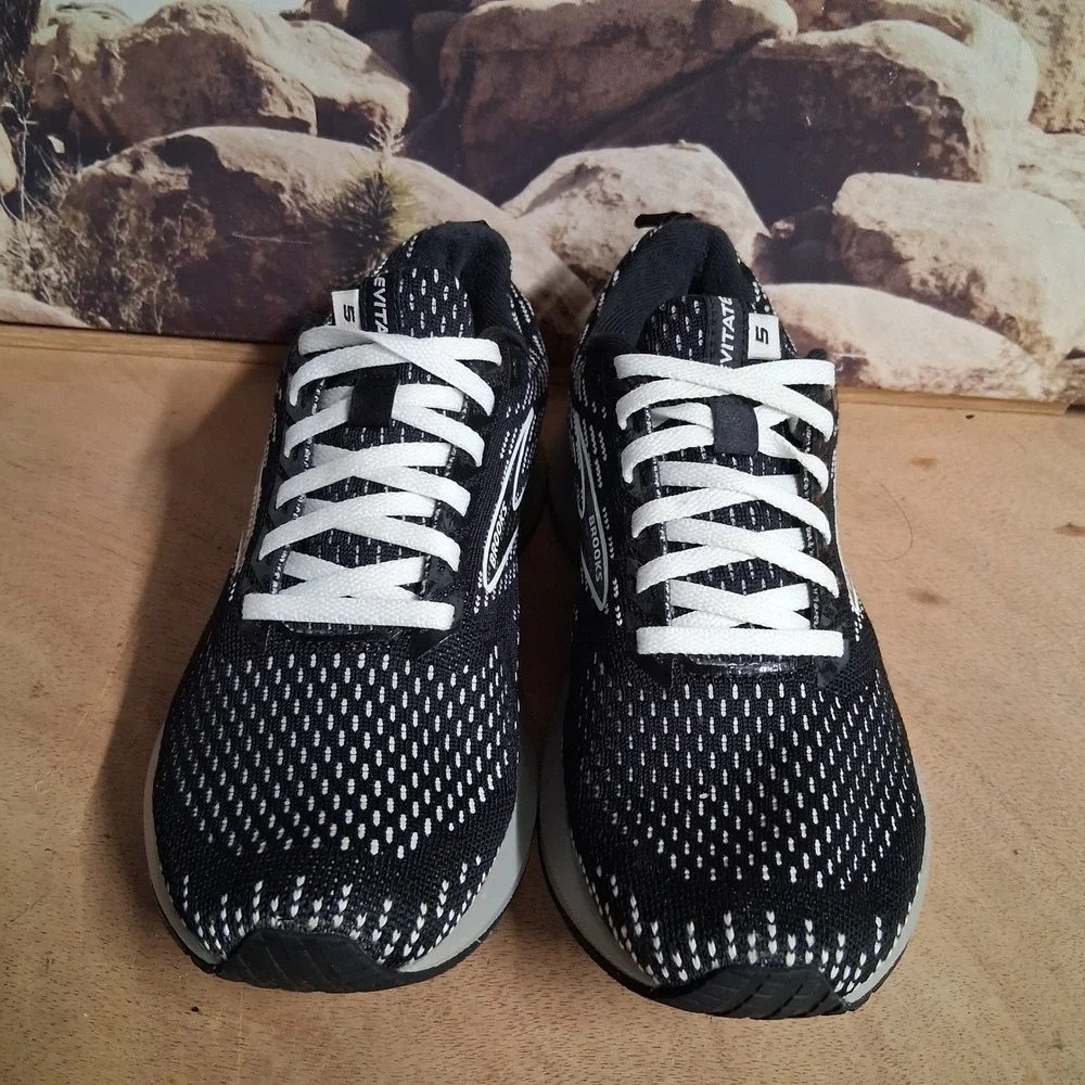 Brooks Levitate 5 Womens Running Shoes Black White Silver 1203521B088 Sz 7